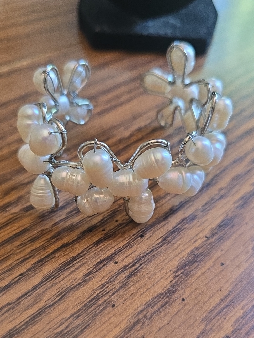 6 White Daisy Freshwater Pearl Cluster Cuff Bracelet - Unbranded
